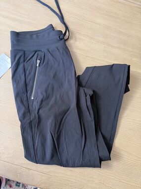 Athleta Trekkie north Zipper Pocket Pants NWT
